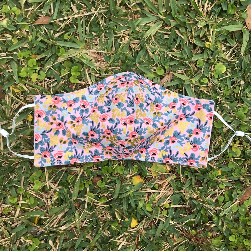 🌸One (1) Rifle Paper Co adult mask - gold florals